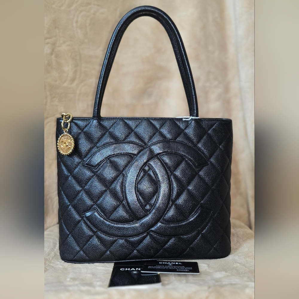 ✨️SOLD✨️Chanel Medallion Black Quilted Caviar Shoulder Bag with Gold Accent